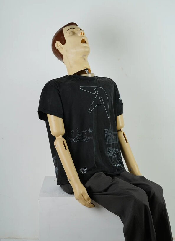 Футболка .Solutions + NUMBER 3 A—Sketch T-Shirt Old Black