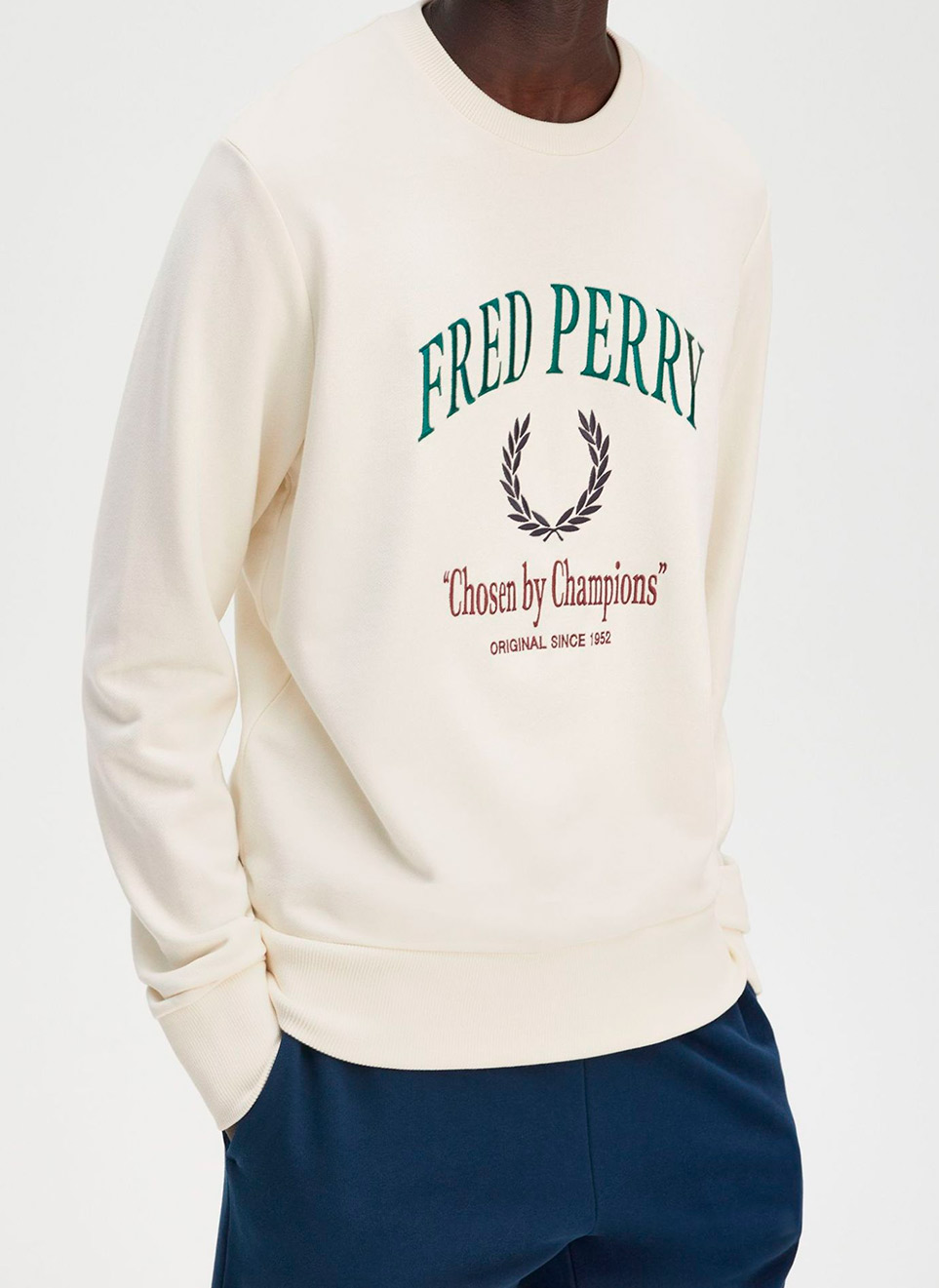 Свитшот ‘EMBROIDERED CHAMPION SWEATSHIRT’ 560